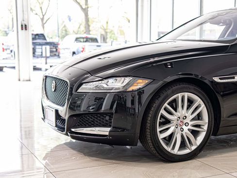 Used 2017 Jaguar XF Prestige AWD/4WD image 4
