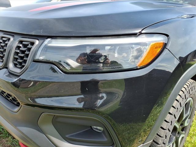 Used 2024 Jeep Compass Trailhawk w/ Trailhawk Elite Group AWD/4WD image 3