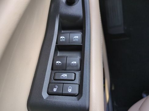 Used 2024 Jeep Grand Cherokee Limited w/ Black Appearance Package AWD/4WD image 23
