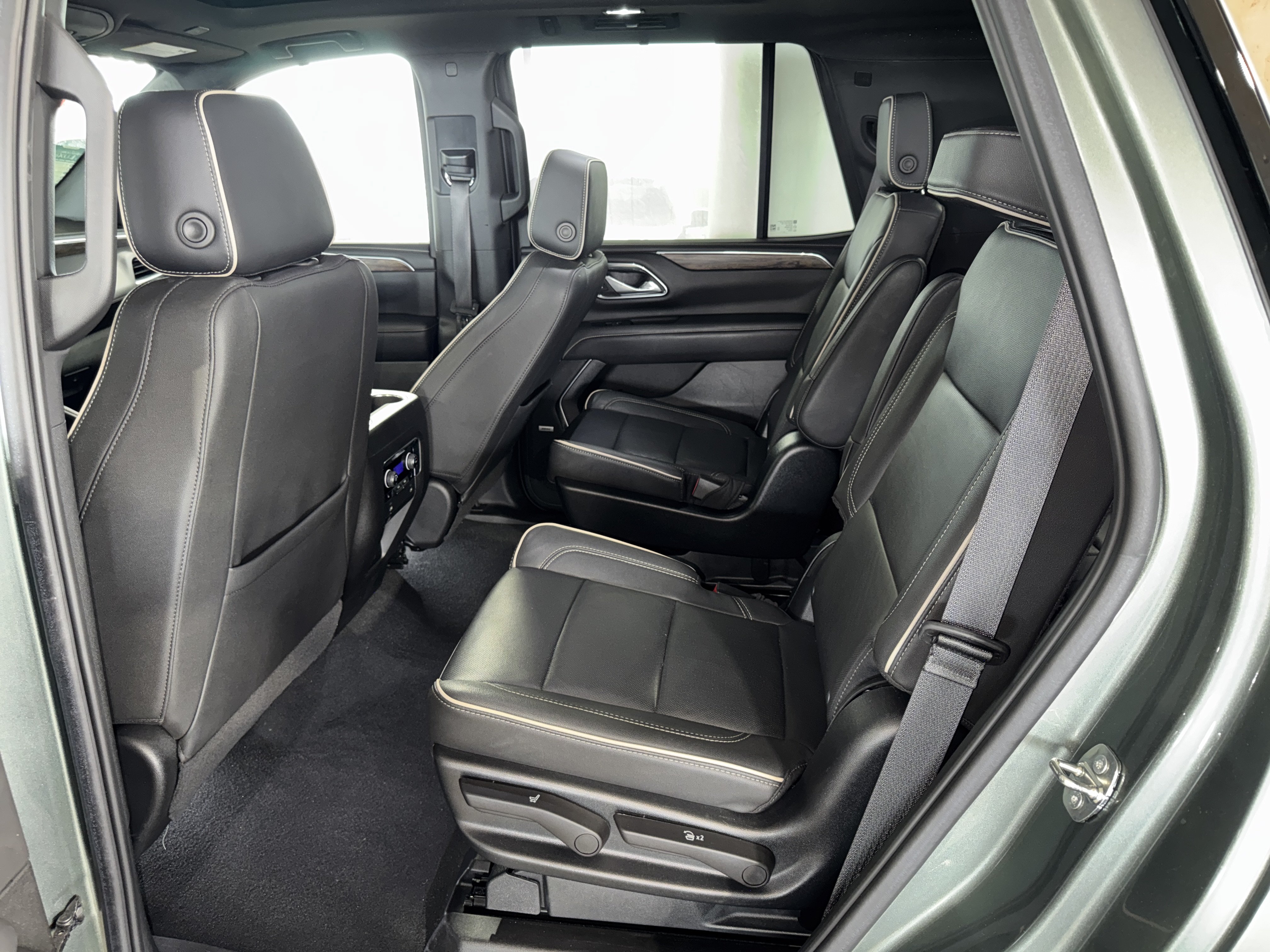 Used 2023 Chevrolet Tahoe Premier RWD image 16