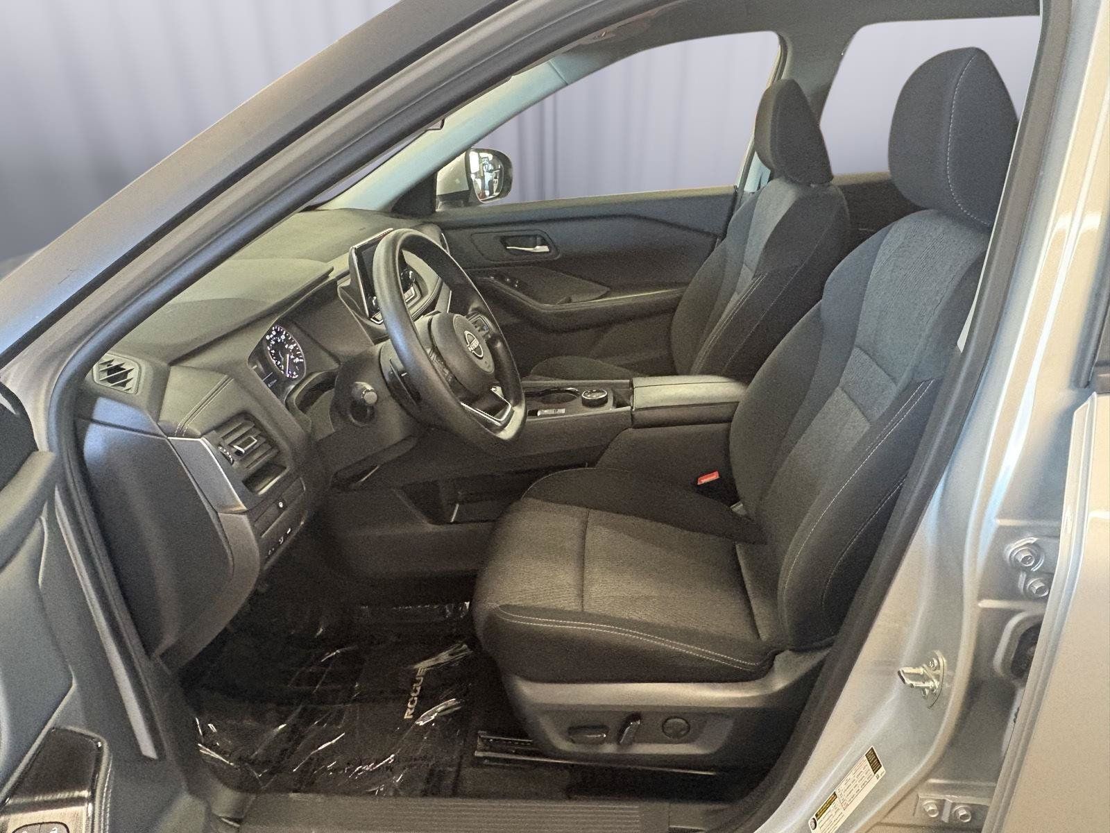 Used 2024 Nissan Rogue SV AWD/4WD image 25