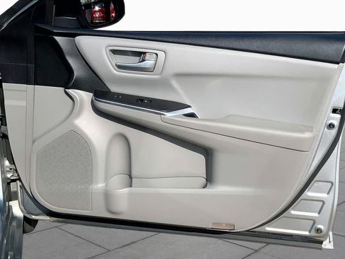 Used 2017 Toyota Camry LE FWD image 21