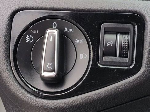 Used 2017 Volkswagen GTI Autobahn FWD image 19
