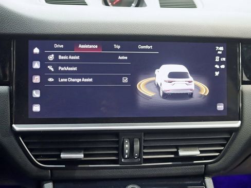 Used 2022 Porsche Cayenne Platinum Edition image 24