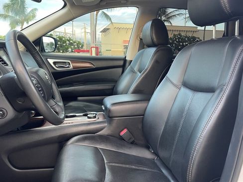 Used 2017 Nissan Pathfinder Platinum AWD/4WD image 9