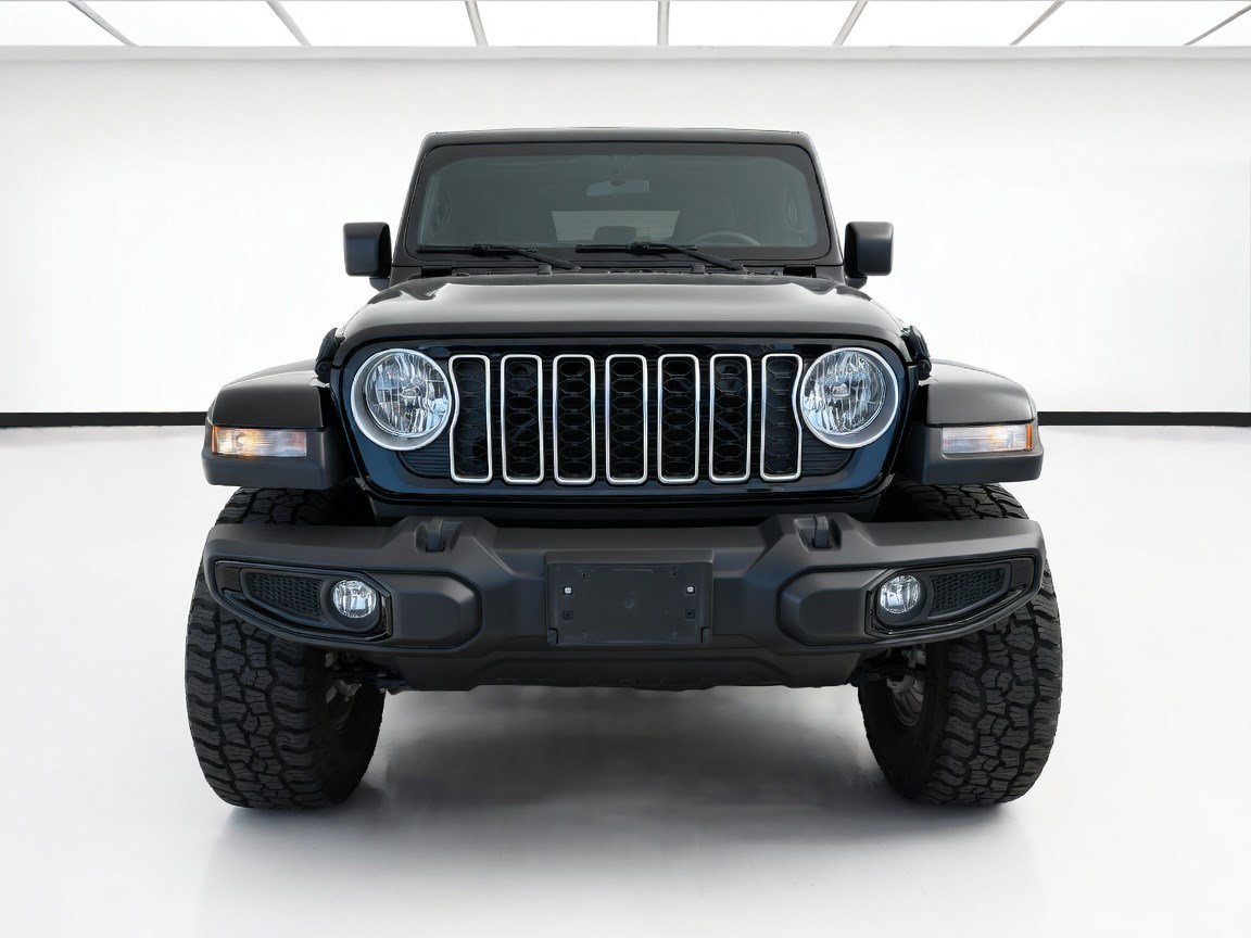 Used 2025 Jeep Gladiator Sport AWD/4WD image 2