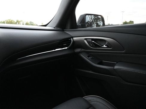 Used 2022 Chevrolet Traverse Premier w/ Redline Edition image 8