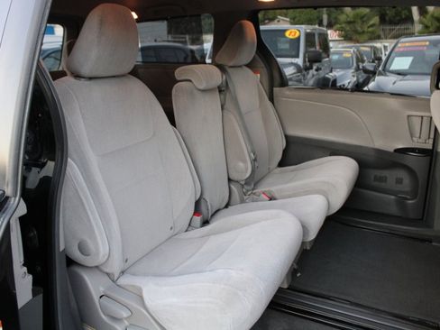 Used 2016 Toyota Sienna LE image 12