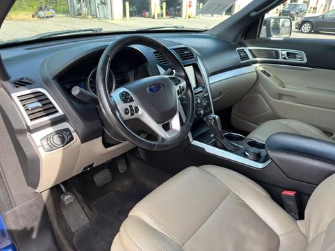 Used 2014 Ford Explorer XLT w/ Equipment Group 202A AWD/4WD image 17