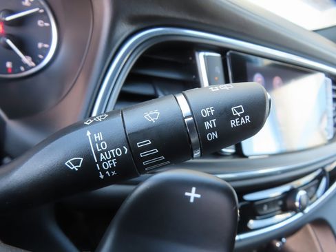 Used 2024 Buick Enclave Avenir w/ Avenir Technology Package image 27