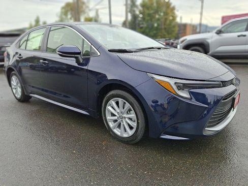 Used 2026 Toyota Corolla XLE image 2