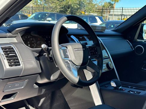 New 2025 Land Rover Discovery Dynamic SE image 22