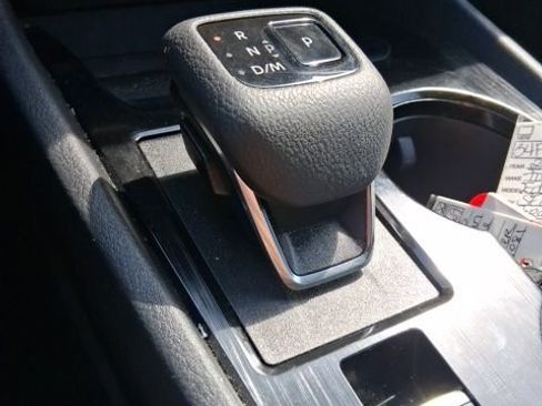 Used 2025 Nissan Rogue SV image 27