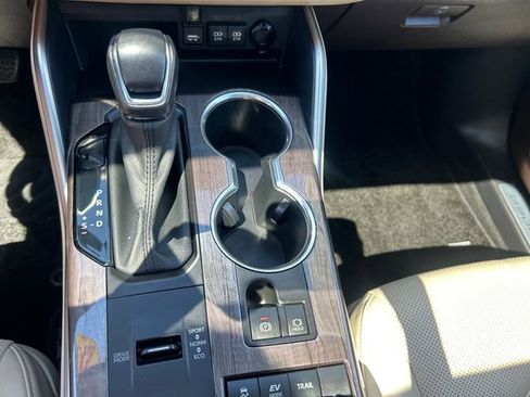Certified 2021 Toyota Highlander Limited AWD/4WD image 25
