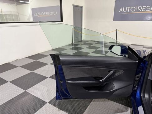 Used 2018 Tesla Model 3 Long Range image 13