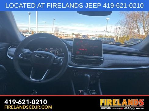 Used 2023 Jeep Compass Latitude image 6