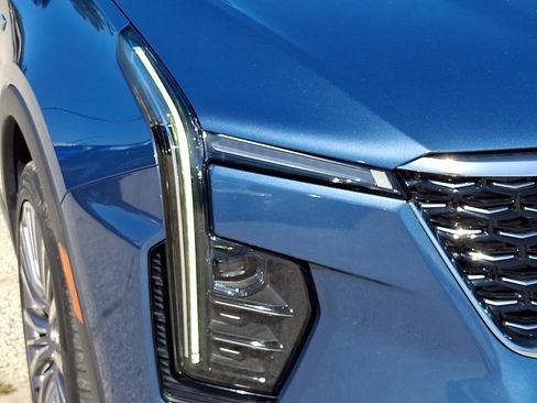Used 2024 Cadillac XT4 Premium Luxury AWD/4WD image 10