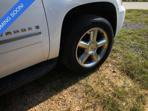 Used 2009 Chevrolet Tahoe LTZ AWD/4WD image 9