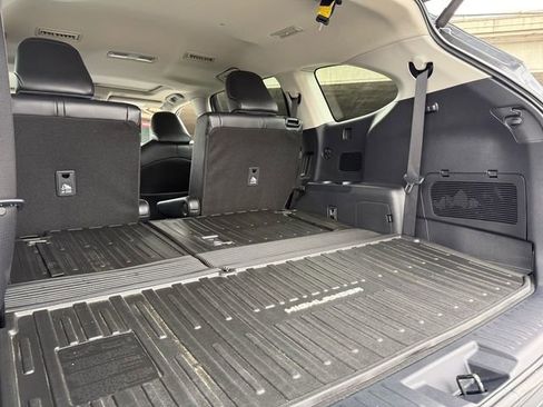 Certified 2024 Toyota Highlander XLE image 38