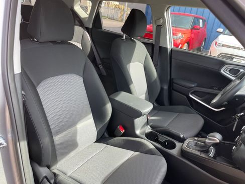 Used 2025 Kia Soul LX w/ LX Technology Package image 34