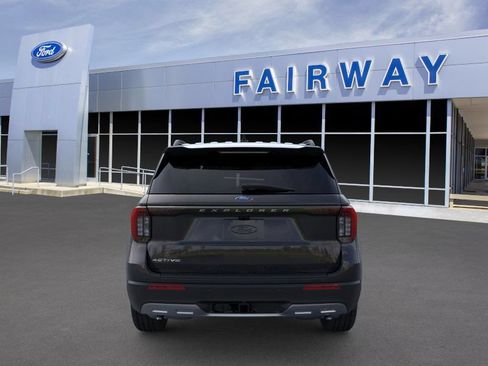 Used 2025 Ford Explorer Active w/ Active Comfort Package RWD image 6