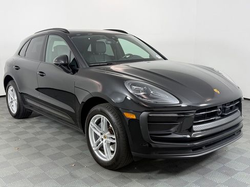 Certified 2022 Porsche Macan Base image 9
