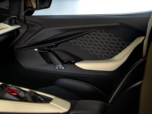 Used 2024 Lamborghini Revuelto AWD/4WD image 38