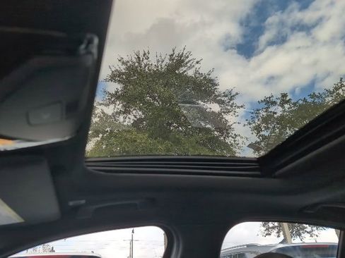 Used 2025 BMW 330i Sedan image 18