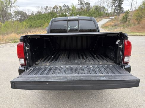Used 2020 Toyota Tacoma SR w/ SR Convenience Package image 18
