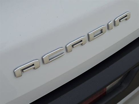 Used 2024 GMC Acadia Elevation image 9