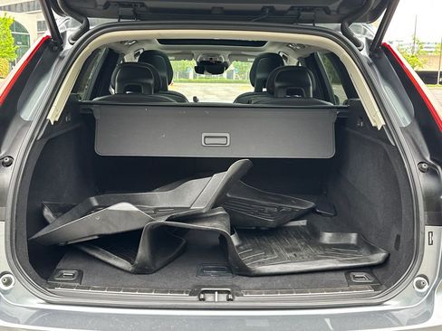 Used 2018 Volvo XC60 T6 Momentum AWD/4WD image 7