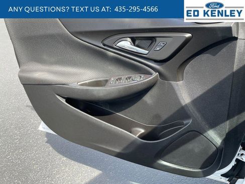 Used 2017 Chevrolet Malibu LT FWD image 19