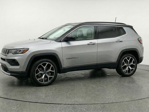 Used 2025 Jeep Compass Limited AWD/4WD image 3