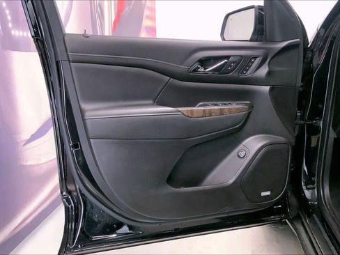 Used 2022 GMC Acadia Denali w/ Denali Ultimate Package image 24