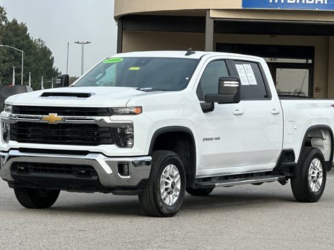 Used 2025 Chevrolet Silverado 2500 LT w/ Convenience Package image 8