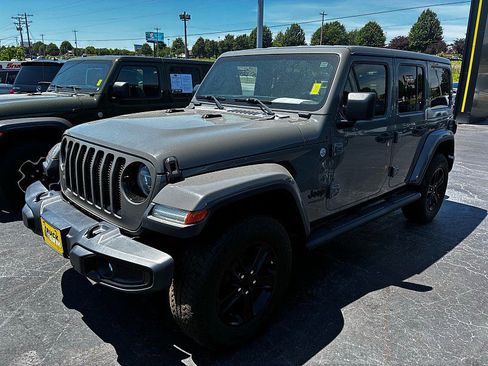 Used 2020 Jeep Wrangler Unlimited Sahara AWD/4WD image 2