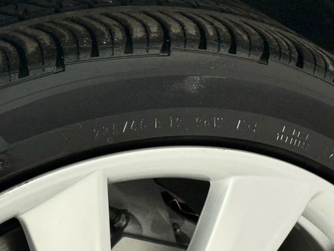 Used 2018 Tesla Model 3 Long Range image 36