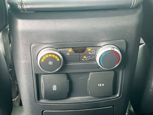 Used 2022 Ford Explorer XLT w/ Equipment Group 202A RWD image 24