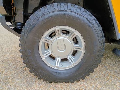 Used 2005 HUMMER H2 w/ Preferred Equipment Group AWD/4WD image 25