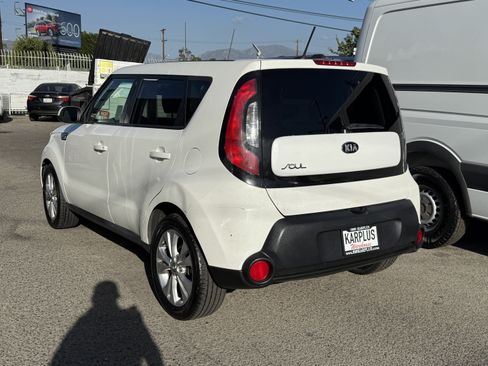 Used 2015 Kia Soul + image 10