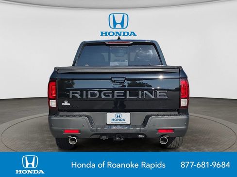 Used 2025 Honda Ridgeline Black Edition image 4