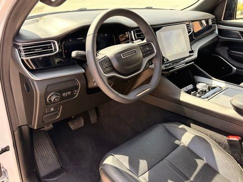 Certified 2023 Jeep Wagoneer Series II AWD/4WD image 12