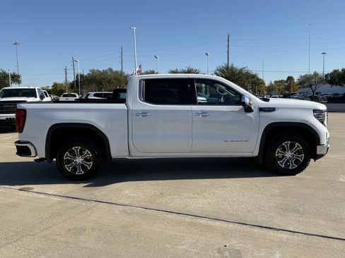 Used 2024 GMC Sierra 1500 SLT image 3