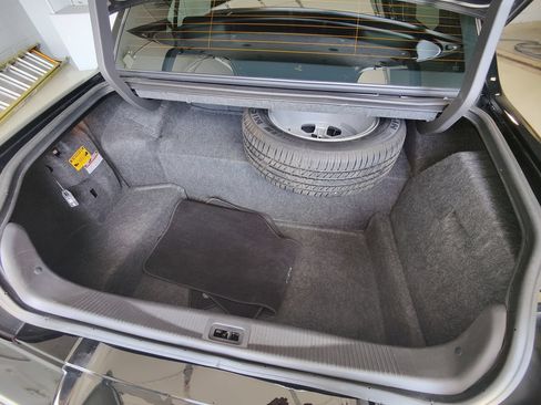 Used 2011 Lincoln Town Car Executive L RWD image 9