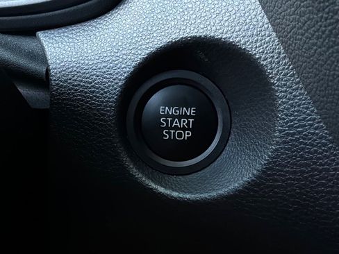 Used 2025 Toyota Corolla Cross LE FWD image 30