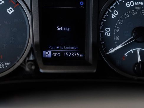 Used 2016 Toyota Tacoma TRD Sport w/ Towing Package image 16