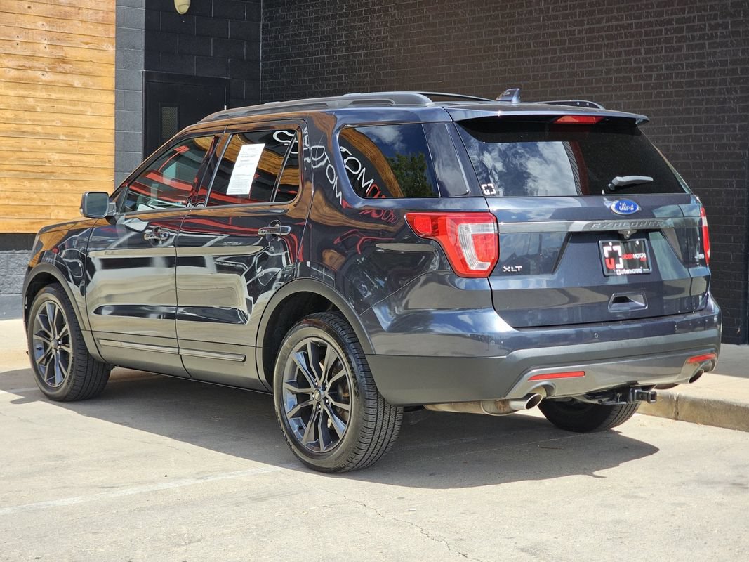 Used 2017 Ford Explorer XLT w/ Equipment Group 202A AWD/4WD image 3