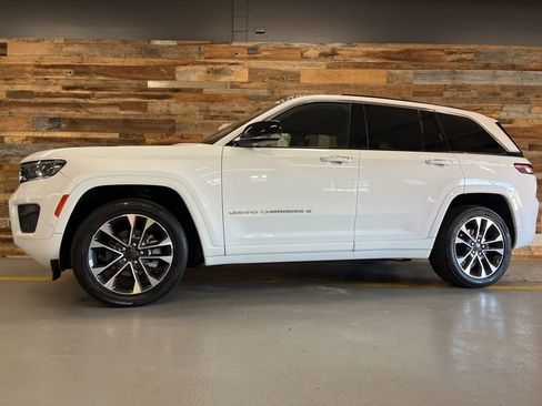 Used 2022 Jeep Grand Cherokee Overland w/ Luxury Tech Group IV AWD/4WD image 53