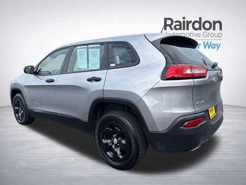 Used 2017 Jeep Cherokee Sport AWD/4WD image 5
