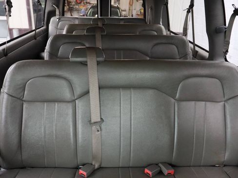 Used 2017 Chevrolet Express 3500 LS RWD image 8